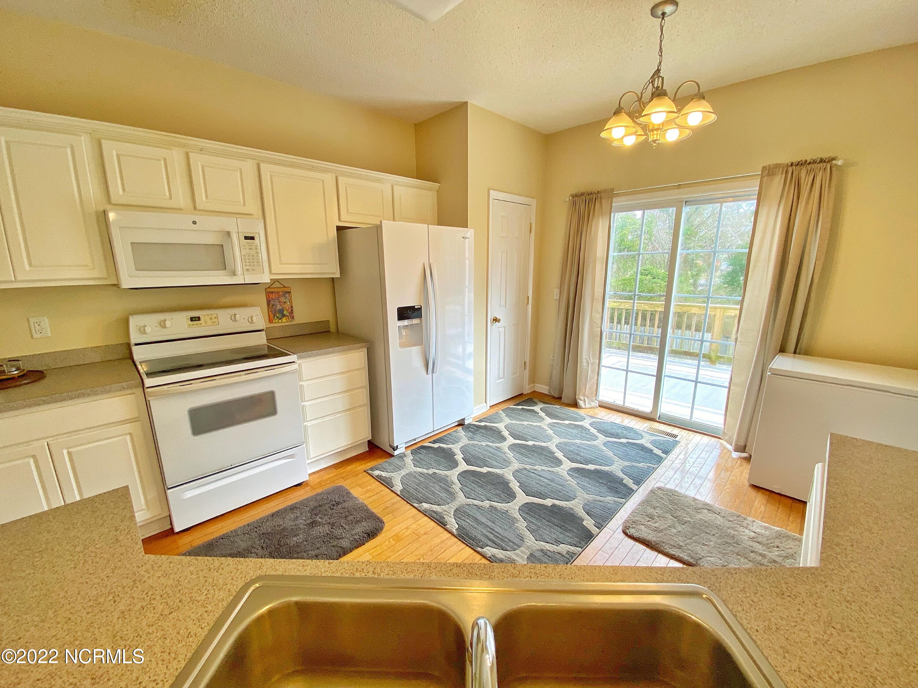 623 Riva Ridge Road Sneads Ferry, NC 28460 - Photo 22 of 47 Kitchen(3)