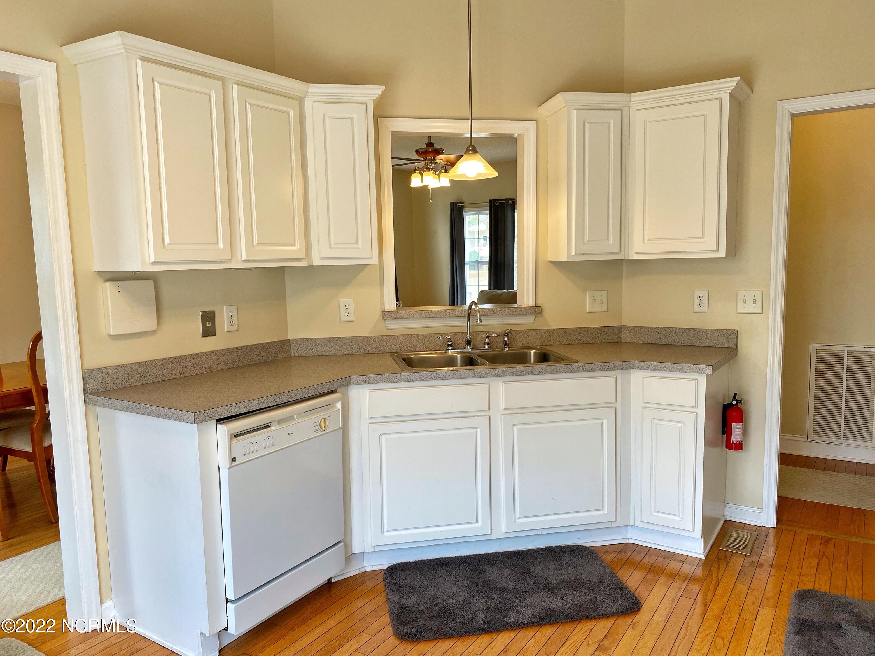 623 Riva Ridge Road Sneads Ferry, NC 28460 - Photo 24 of 47 Kitchen(5)