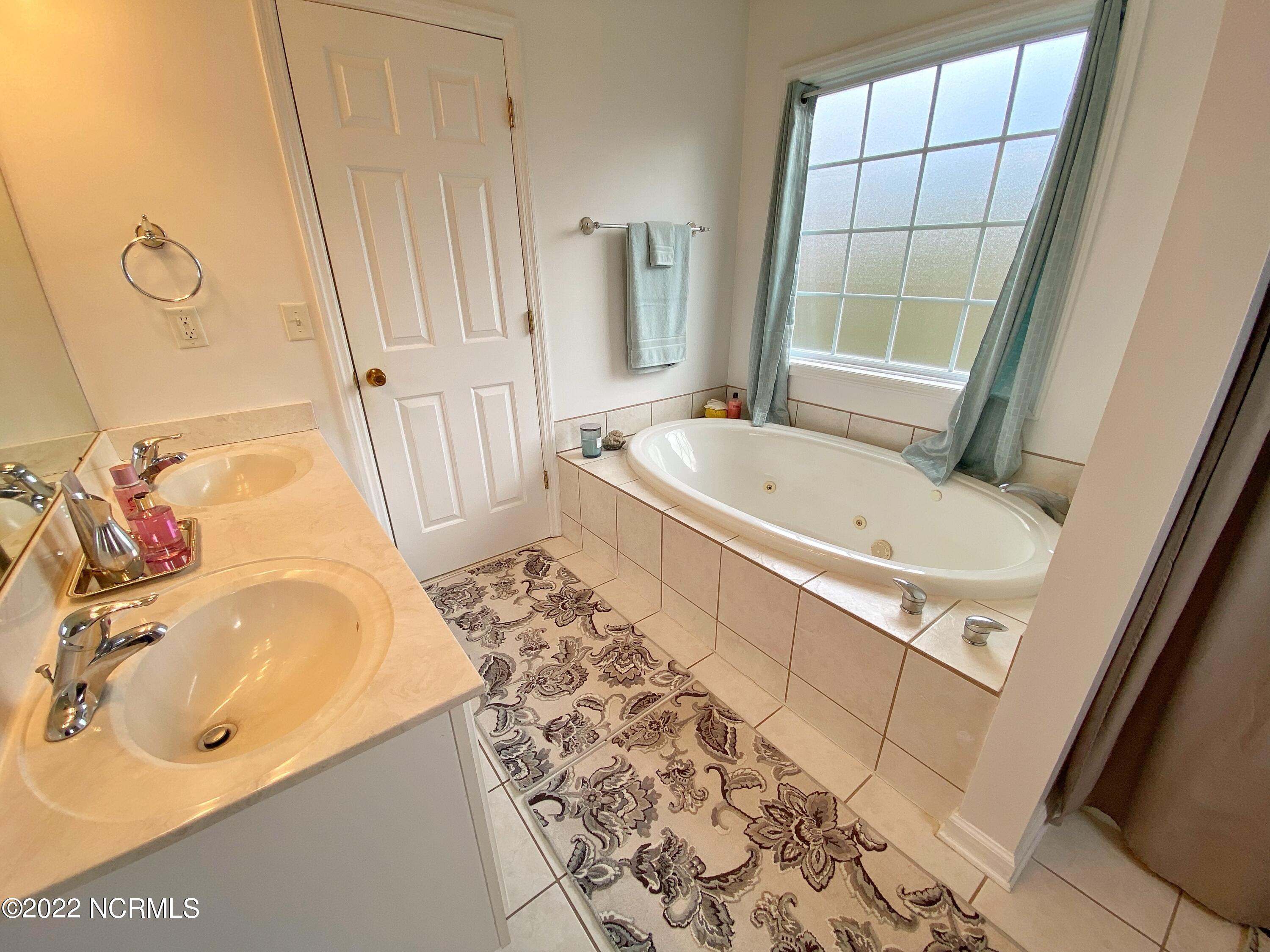 623 Riva Ridge Road Sneads Ferry, NC 28460 - Photo 36 of 47 Mstrbath(2)