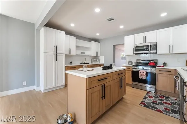 $2,000 | 915 Melrose Drive, Las Vegas, NV 89101