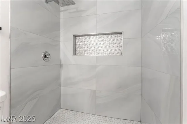 $2,000 | 915 Melrose Drive, Las Vegas, NV 89101