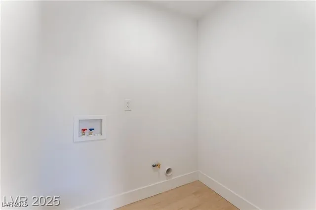 $2,000 | 915 Melrose Drive, Las Vegas, NV 89101