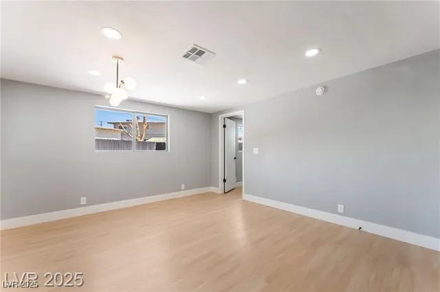 $2,000 | 915 Melrose Drive, Las Vegas, NV 89101