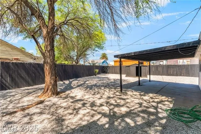 $2,000 | 915 Melrose Drive, Las Vegas, NV 89101