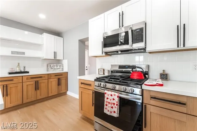 $2,000 | 915 Melrose Drive, Las Vegas, NV 89101