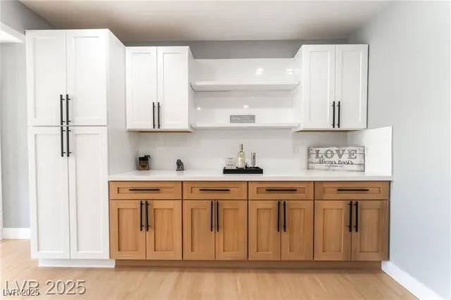 $2,000 | 915 Melrose Drive, Las Vegas, NV 89101