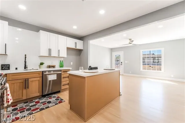 $2,000 | 915 Melrose Drive, Las Vegas, NV 89101