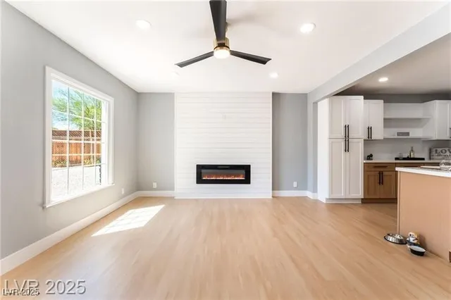 $2,000 | 915 Melrose Drive, Las Vegas, NV 89101