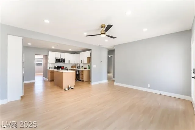 $2,000 | 915 Melrose Drive, Las Vegas, NV 89101