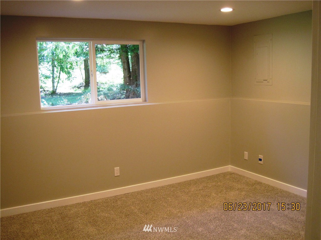 5369 Southwest Old Clifton Road Port Orchard, WA 98367 - Photo 8 of 13 Gallery Image 8