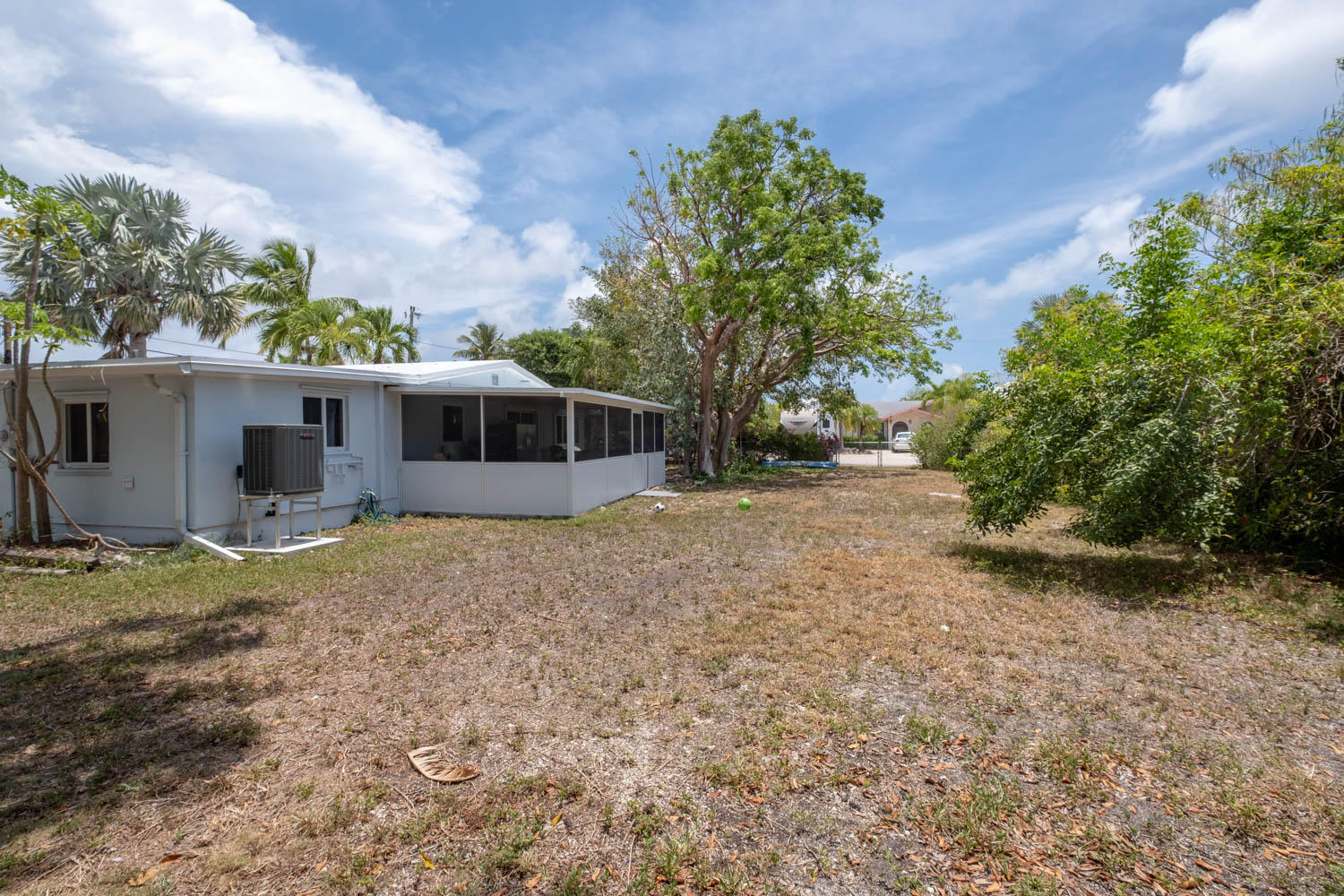 321 2nd Terrace Key Largo, FL 33037 - Photo 27 of 45 Large Fenced in Yard