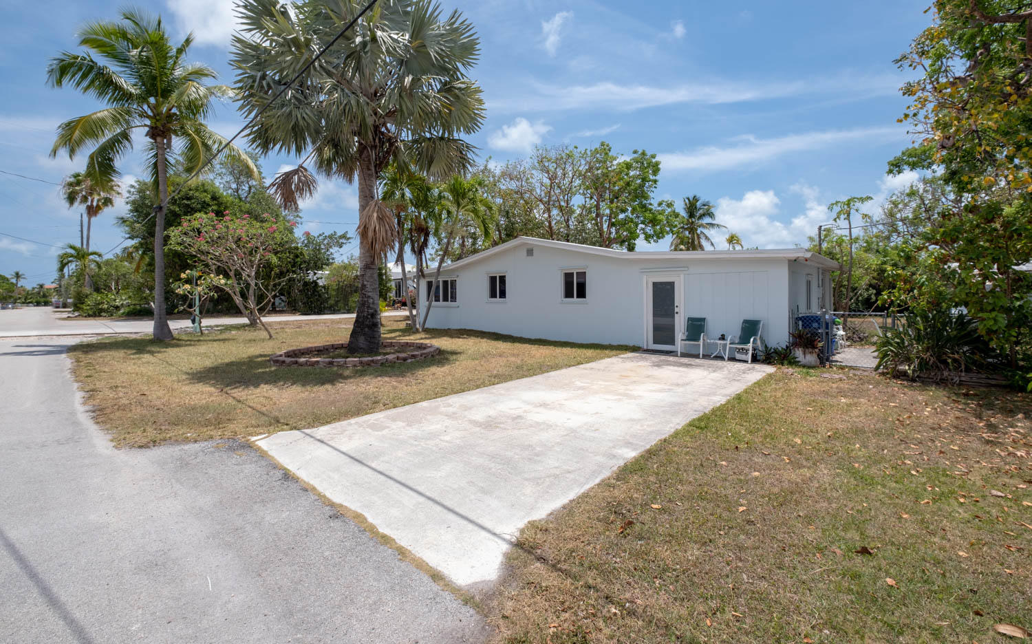 321 2nd Terrace Key Largo, FL 33037 - Photo 41 of 45 Side view