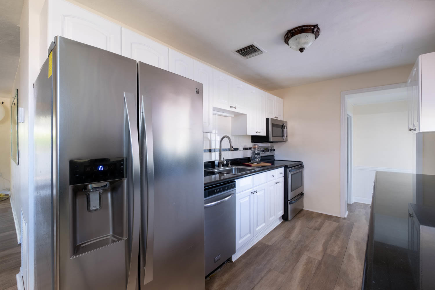 321 2nd Terrace Key Largo, FL 33037 - Photo 7 of 45 Kitchen interior