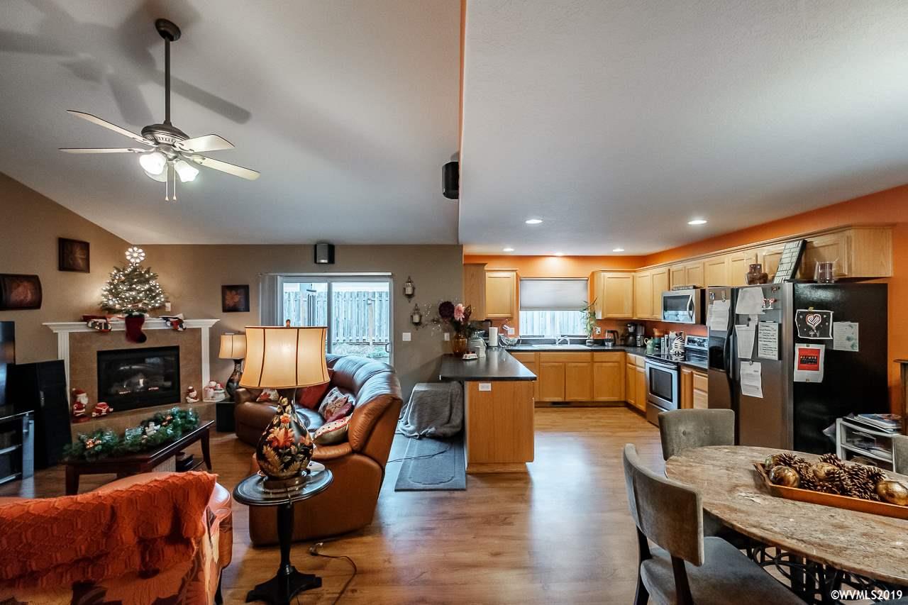 1679 Baxter Road Southeast Salem, OR 97306 - Photo 20 of 41 Gallery Image 20