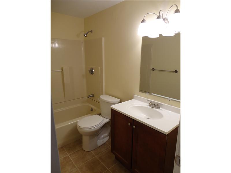 63 Wharf Road Warwick, RI 02889 - Photo 10 of 12 Bathroom.