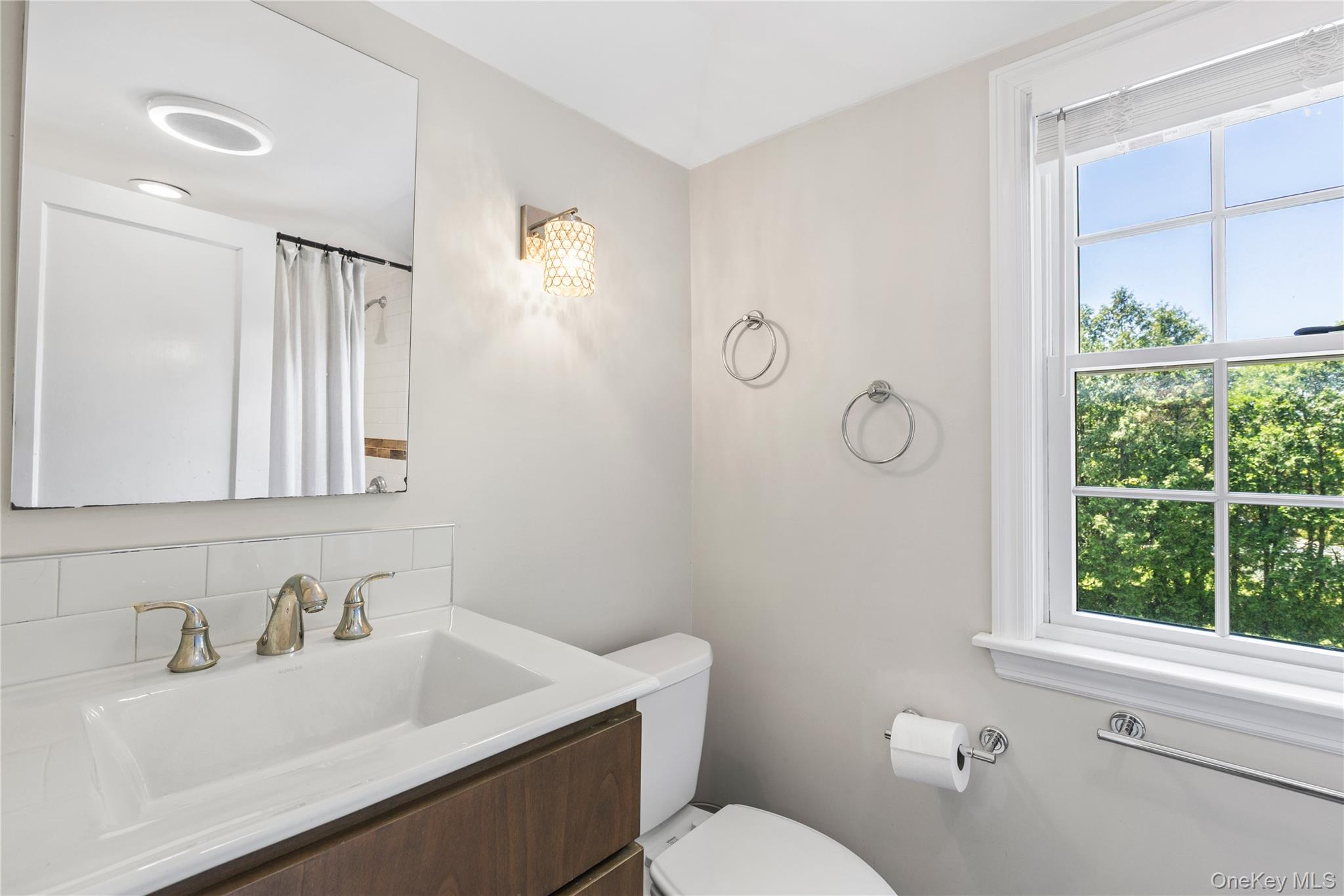 34 Sunny Ridge Road Harrison, NY 10528 - Photo 30 of 41 Bathroom 3 ensuite from bedroom 4