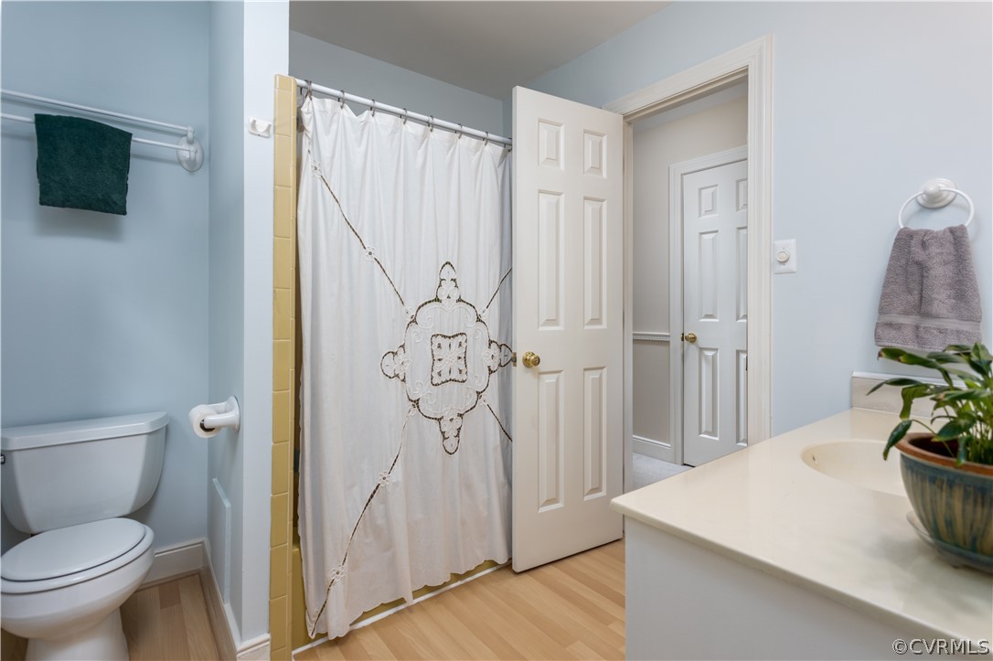 3904 Timber Ridge Place Midlothian, VA 23112 - Photo 23 of 35 Hall bathroom with laminate floors and access to b