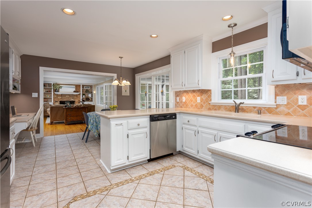 3904 Timber Ridge Place Midlothian, VA 23112 - Photo 6 of 35 Kitchen with Corian countertops, ceramic tile floo