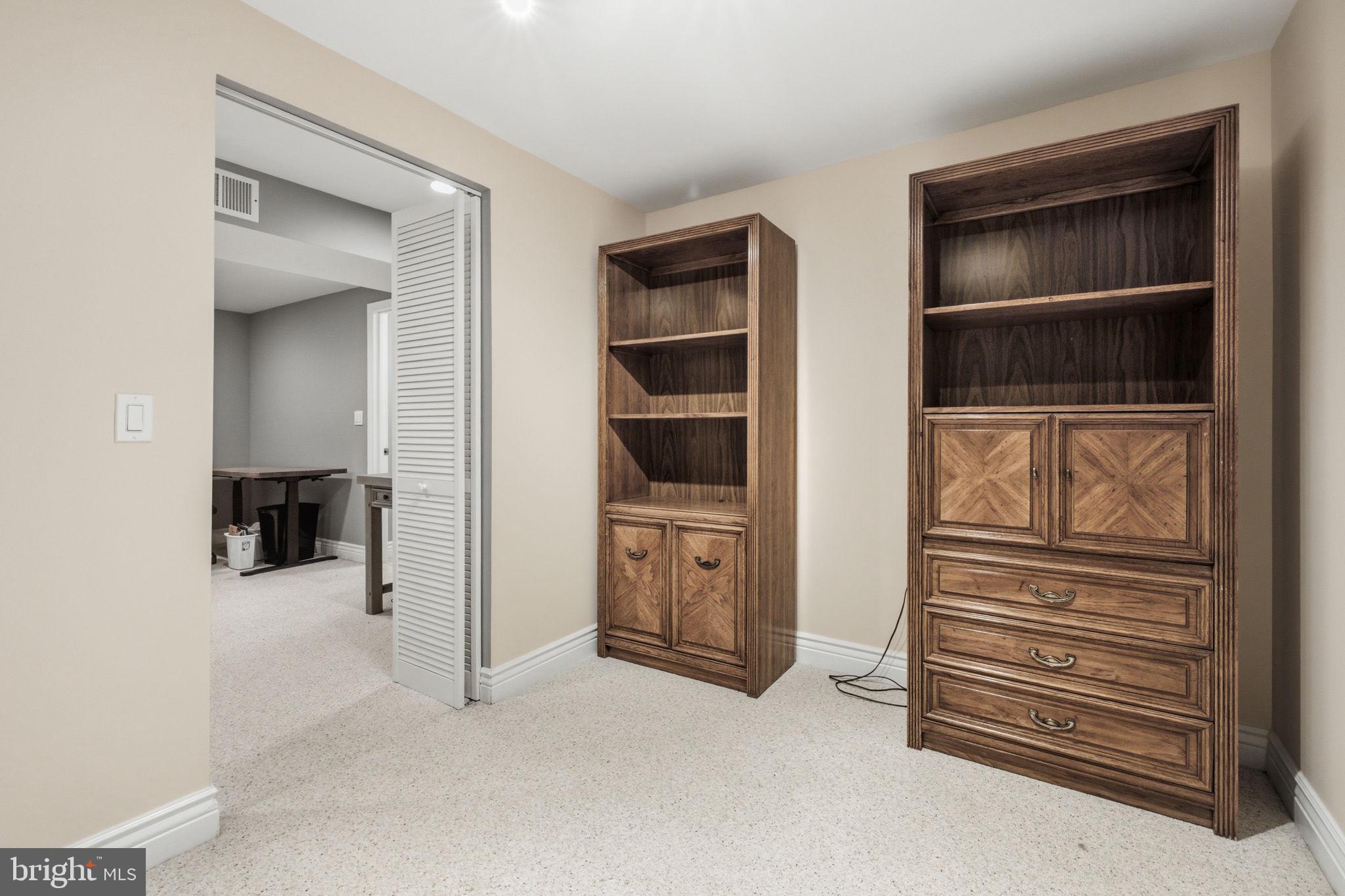 11937 Bayswater Road Gaithersburg, MD 20878 - Photo 37 of 55 Cozy corner with classic wood accents.