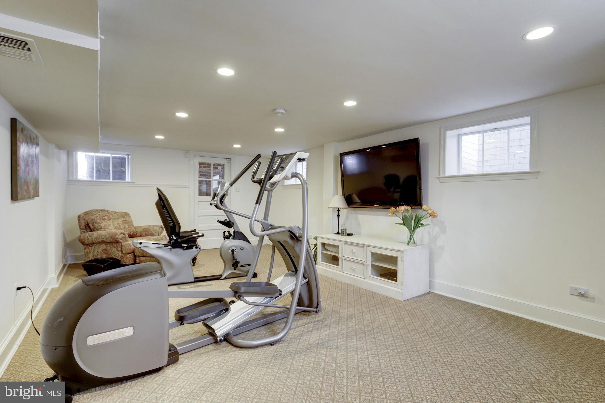 3812 Fordham Road Northwest Washington, DC 20016 - Photo 13 of 16 Interior (General)