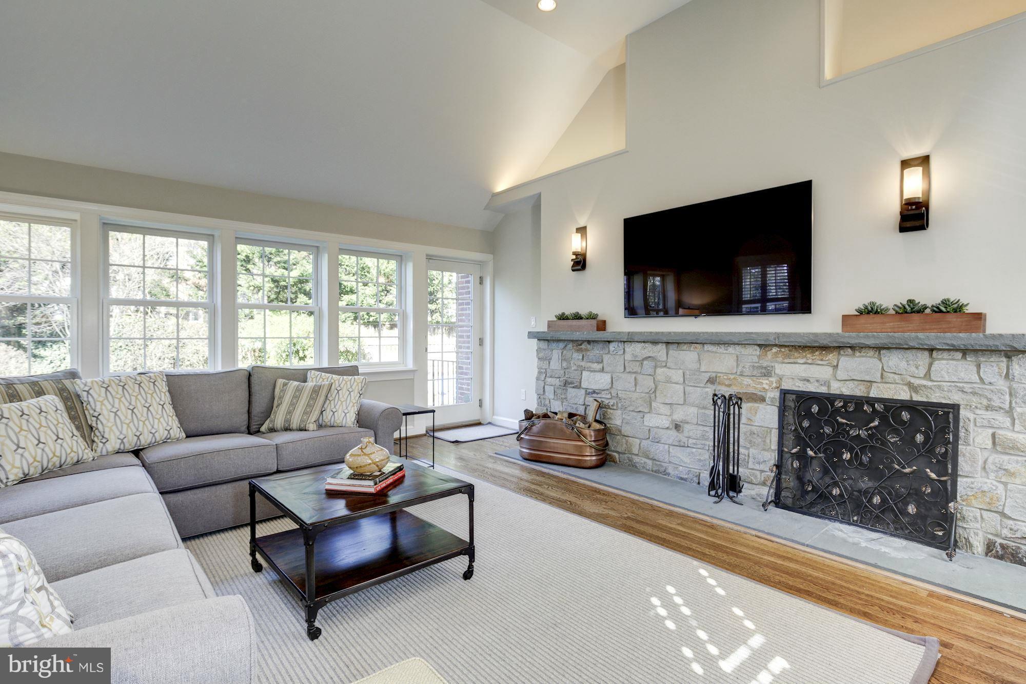 3812 Fordham Road Northwest Washington, DC 20016 - Photo 7 of 16 Interior (General)