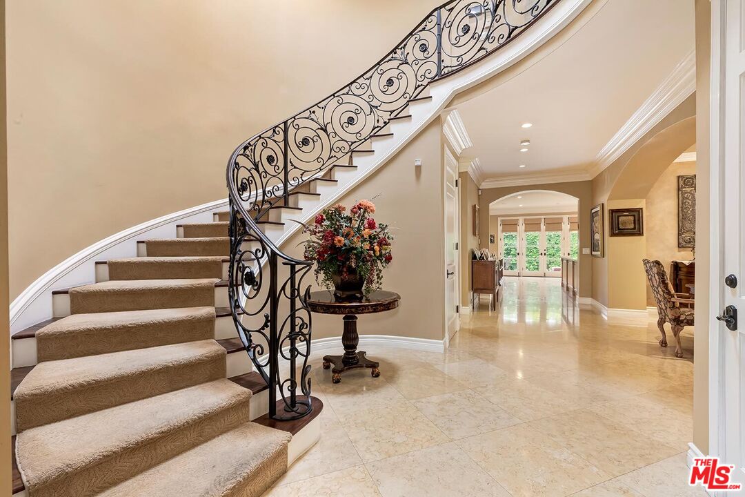 9355 Kirkside Road Los Angeles, CA 90035 - Photo 4 of 29