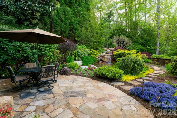 a view of backyard with seating space and garden