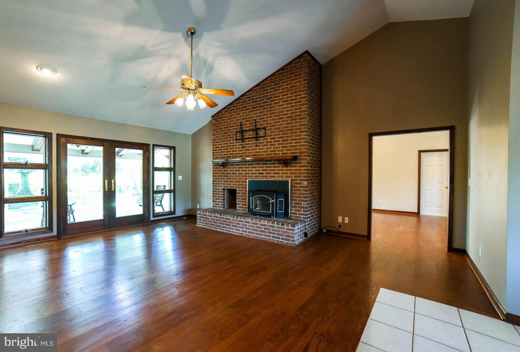 23191 Point Lookout Road Leonardtown, MD 20650 - Photo 7 of 27 Living Room
