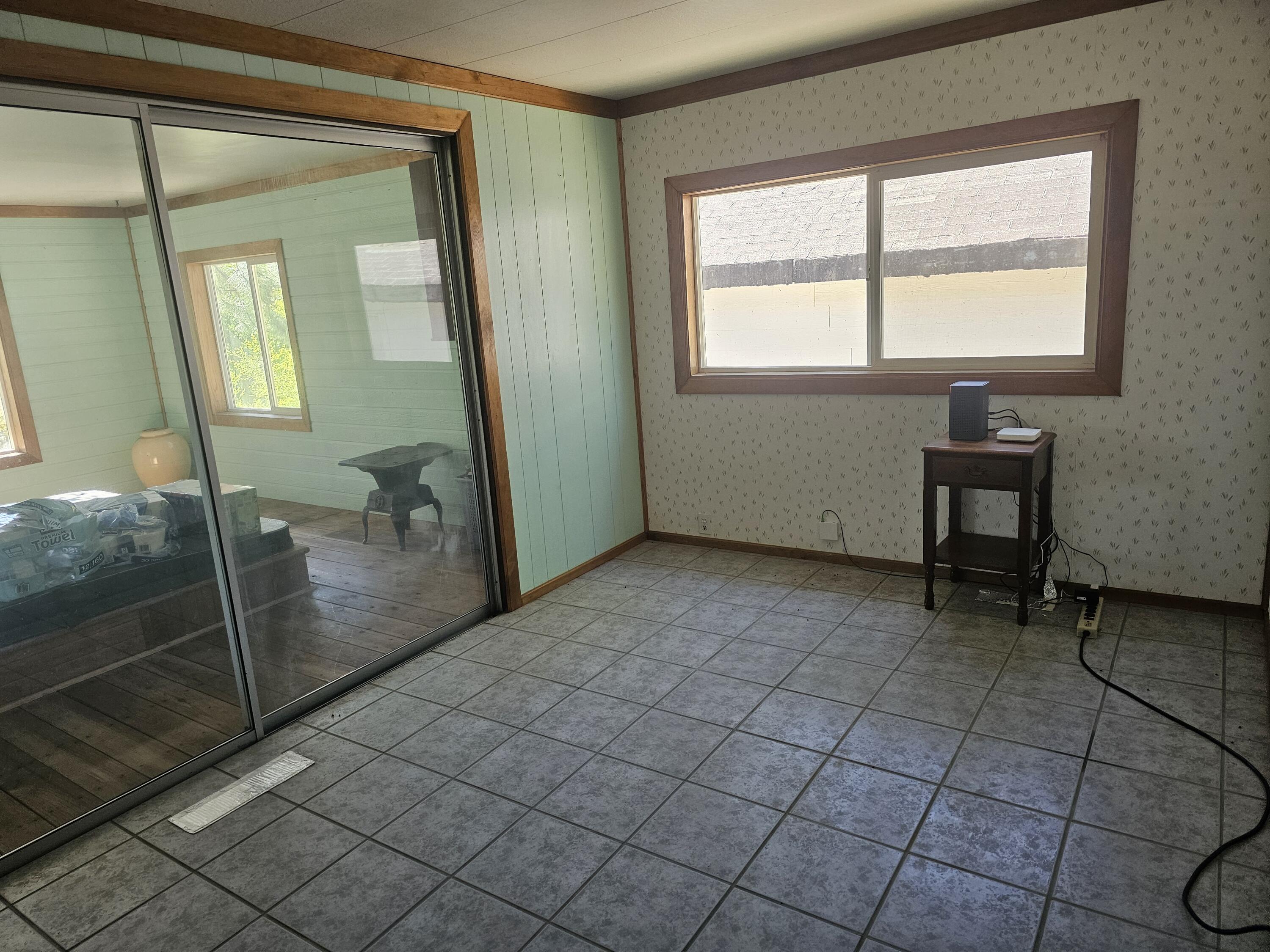 39550 Modoc Point Road Chiloquin, OR 97624 - Photo 25 of 29 Bedroom