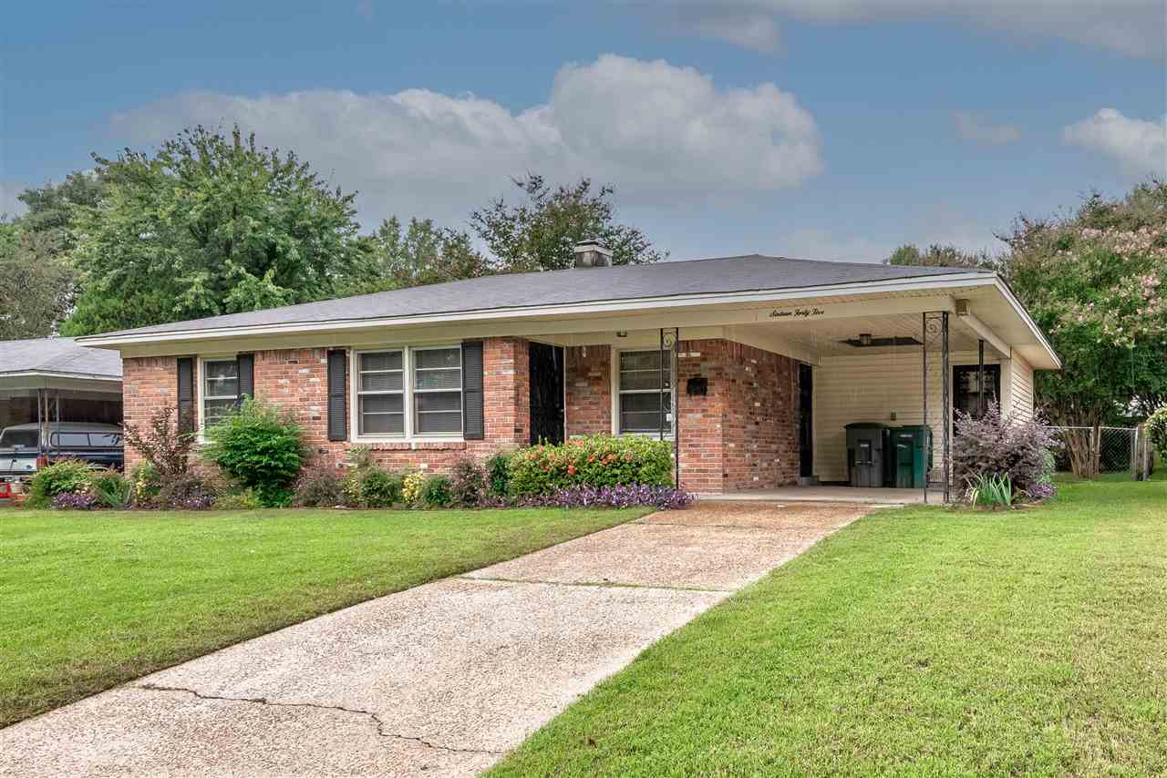 1645 Welsh Road Memphis, TN 38117 - Photo 2 of 18 a front view of a house with a yard and garage