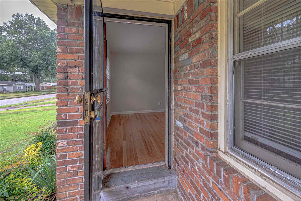 1645 Welsh Road Memphis, TN 38117 - Photo 3 of 18 a view of front door of house