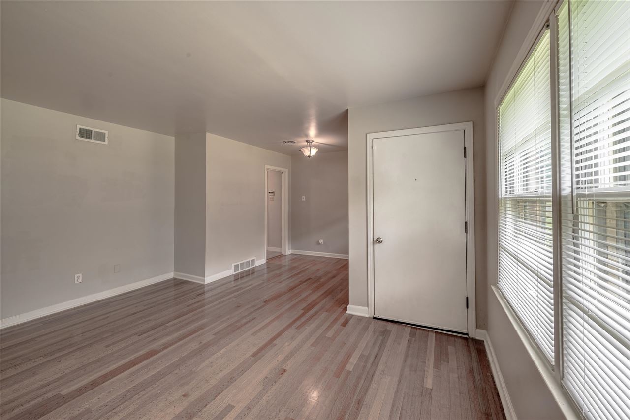 1645 Welsh Road Memphis, TN 38117 - Photo 4 of 18 a view of a room with wooden floor and window