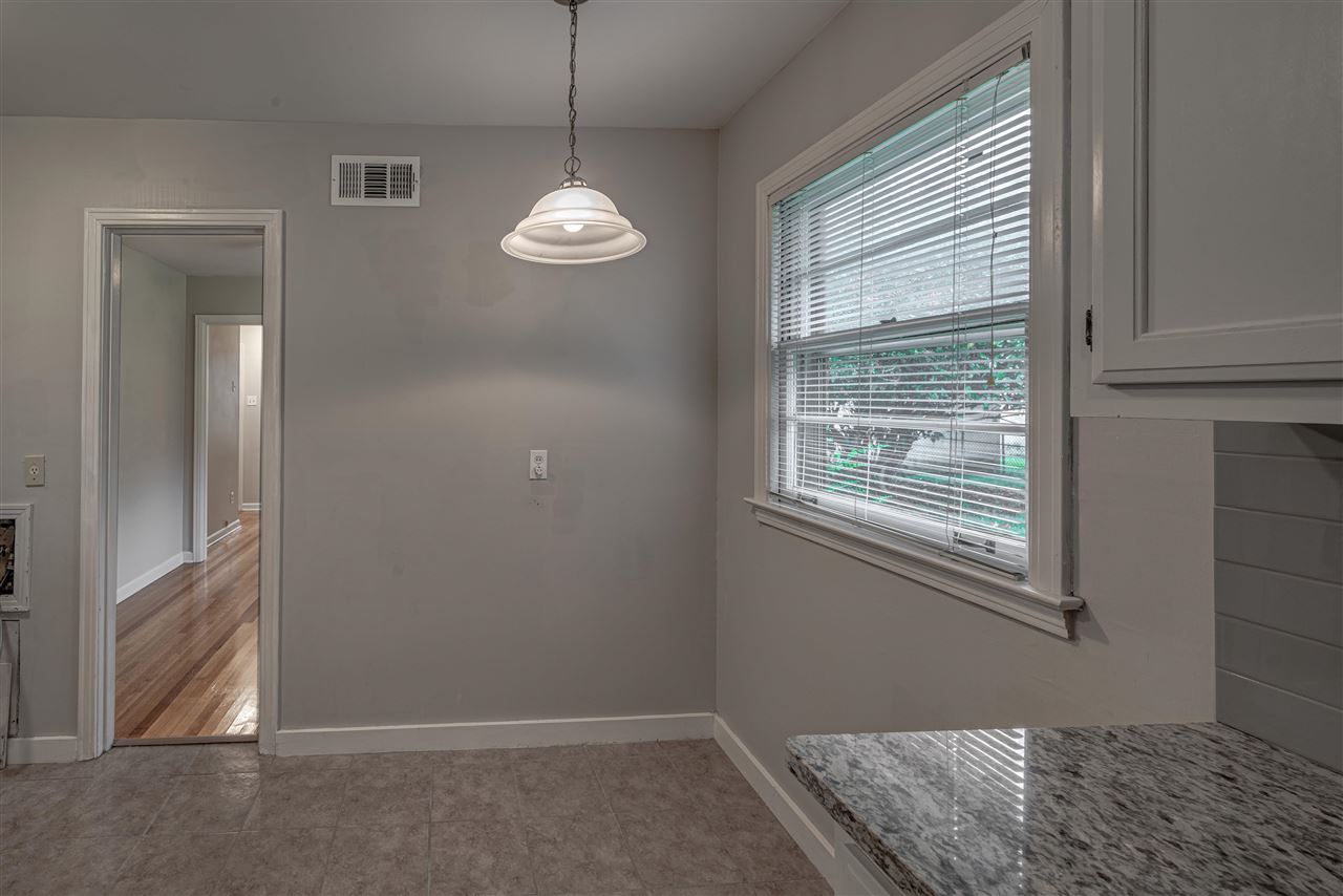 1645 Welsh Road Memphis, TN 38117 - Photo 8 of 18 a view of an empty room with a window