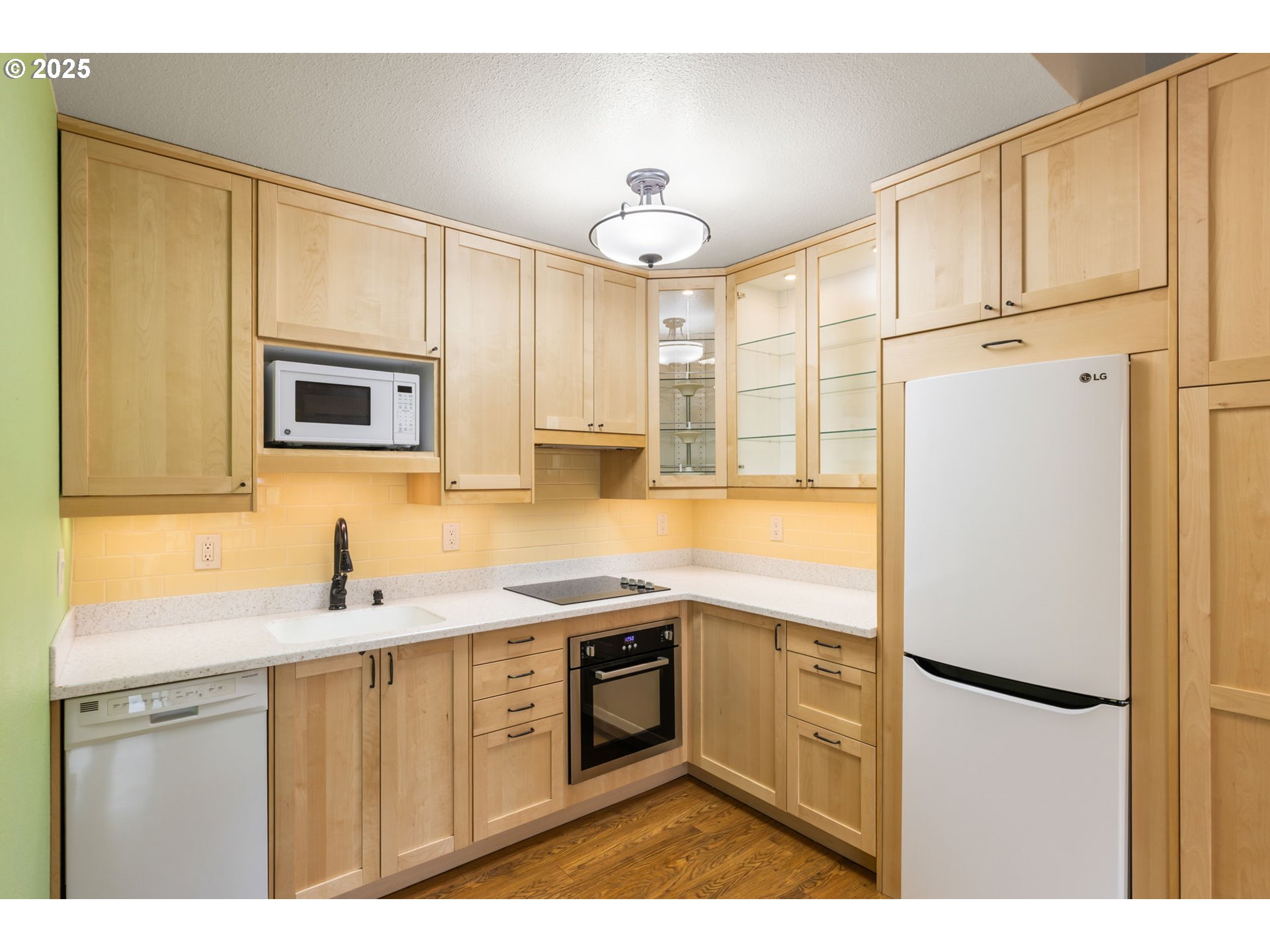 7734 Southwest Barnes Road, Unit A Portland, OR 97225 - Photo 15 of 37 Kitchen