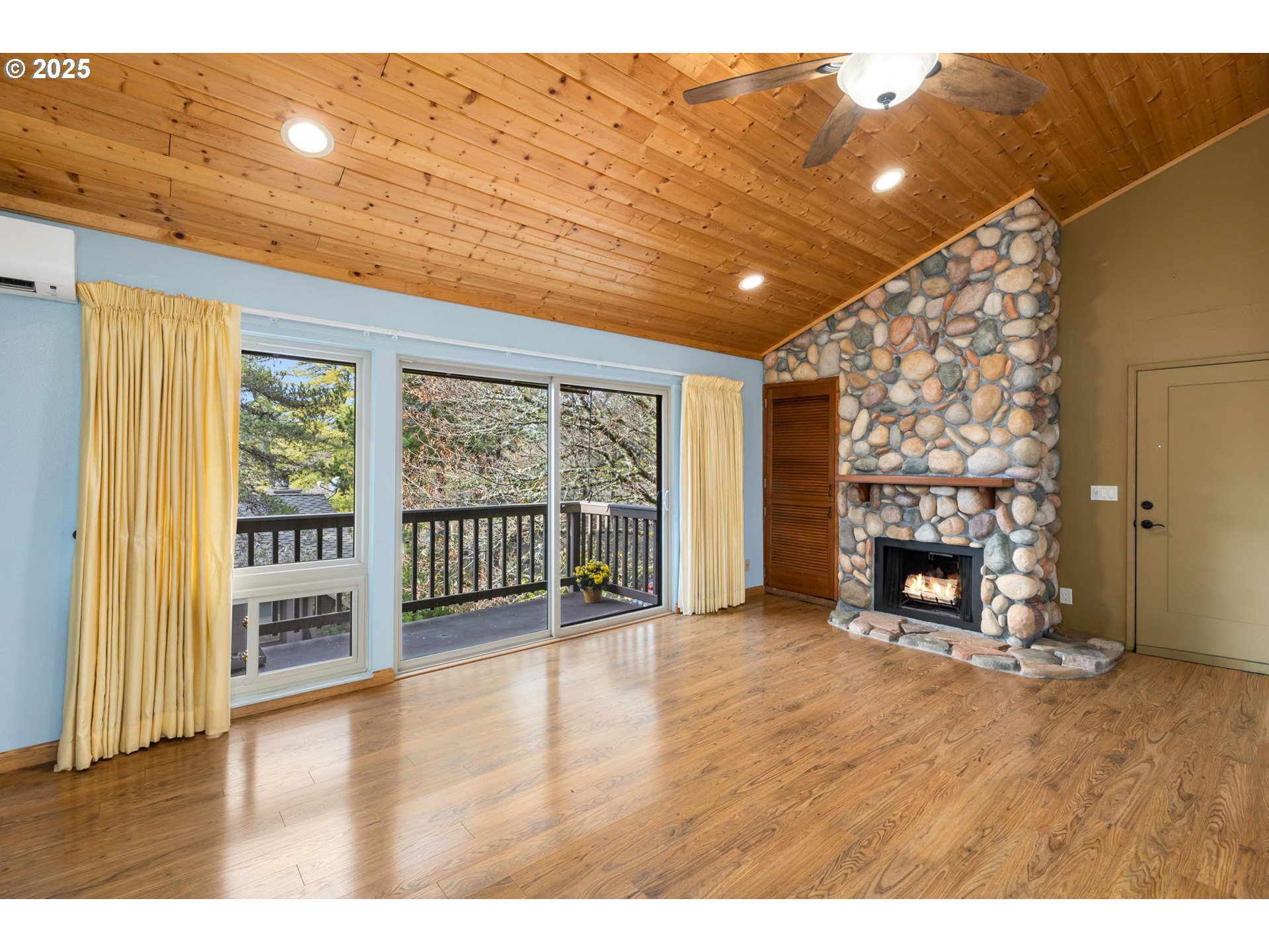 7734 Southwest Barnes Road, Unit A Portland, OR 97225 - Photo 10 of 37 Living Room