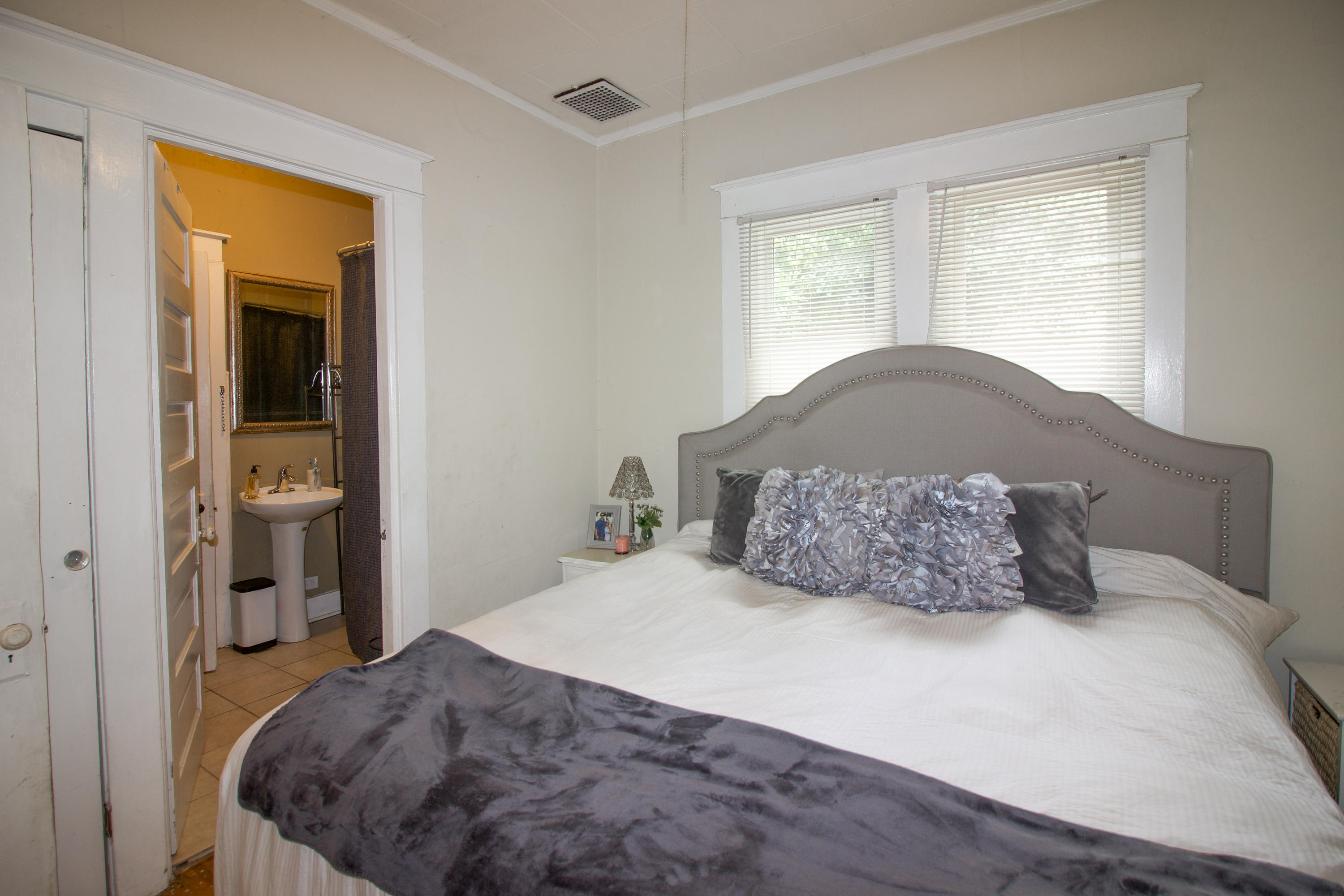41 Ramsgate Road Savannah, GA 31419 - Photo 13 of 34 230 N Ashe St-11