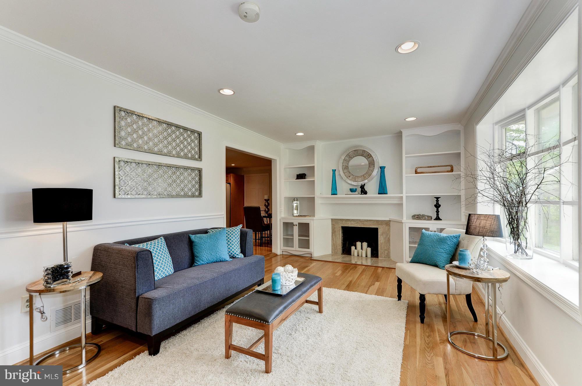6803 Dante Court Springfield, VA 22152 - Photo 2 of 21 Living Room