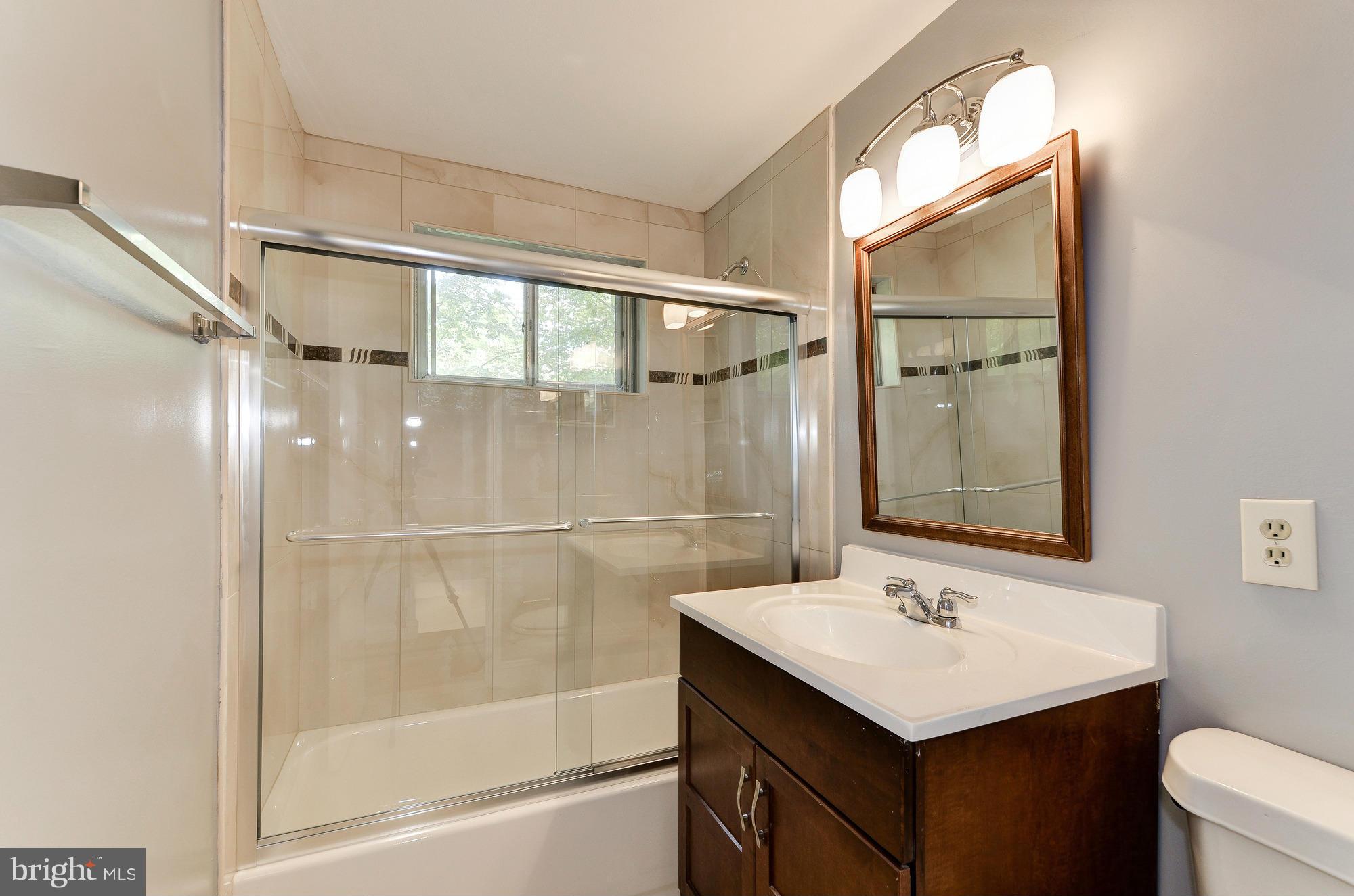 6803 Dante Court Springfield, VA 22152 - Photo 12 of 21 Bath