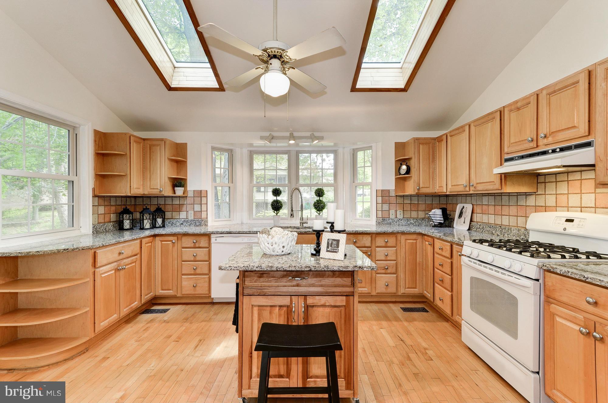 6803 Dante Court Springfield, VA 22152 - Photo 3 of 21 Kitchen