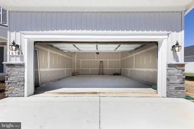 a view of a garage