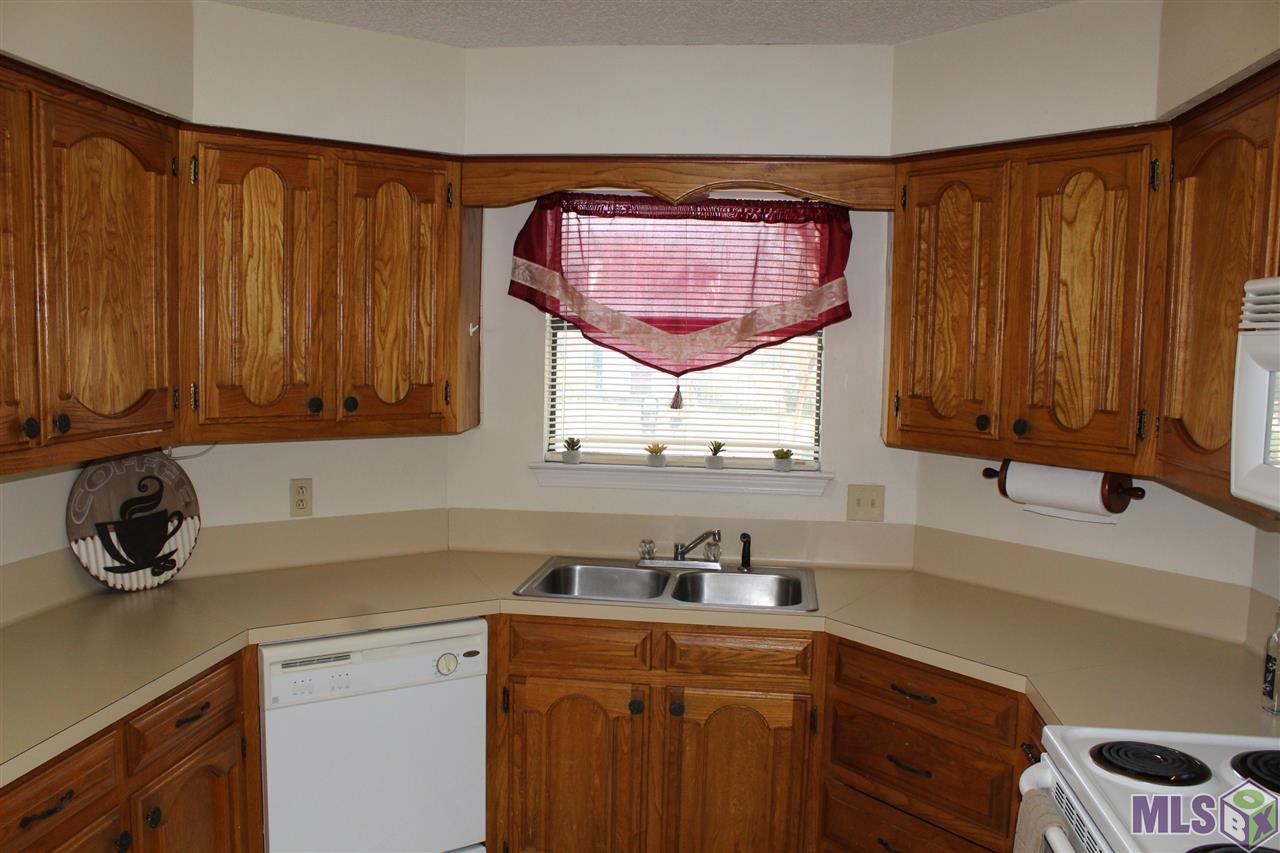 768 Hadley Drive Baton Rouge, LA 70820 - Photo 4 of 12 Kitchen