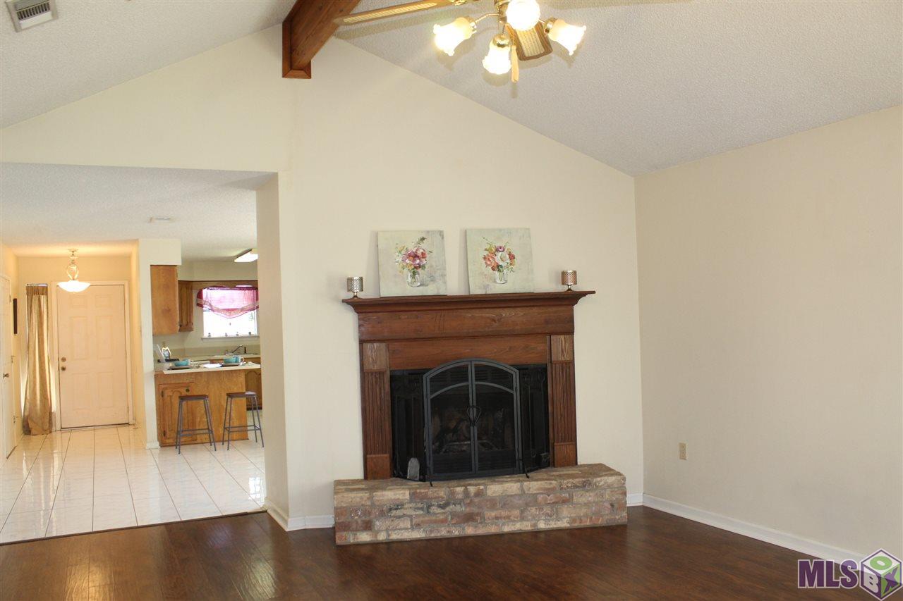 768 Hadley Drive Baton Rouge, LA 70820 - Photo 5 of 12 Living Room