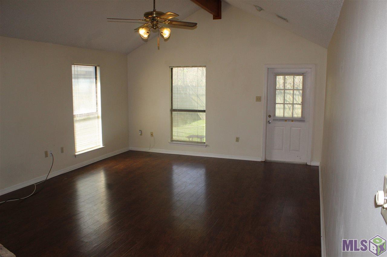 768 Hadley Drive Baton Rouge, LA 70820 - Photo 6 of 12 Living Room