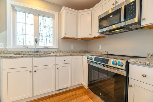 $563,900 | 1 Delphi Way, Londonderry, NH 03053