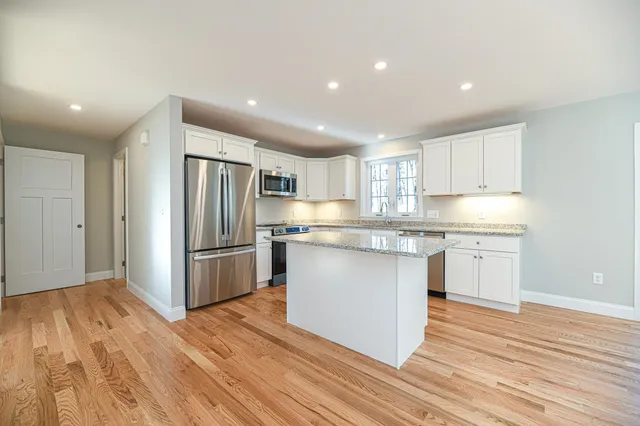 $563,900 | 1 Delphi Way, Londonderry, NH 03053