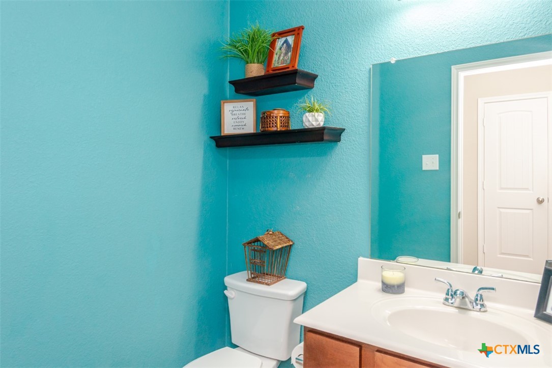 2601 Tarrant County Drive Killeen, TX 76549 - Photo 13 of 35 a bathroom with a toilet a sink and a mirror