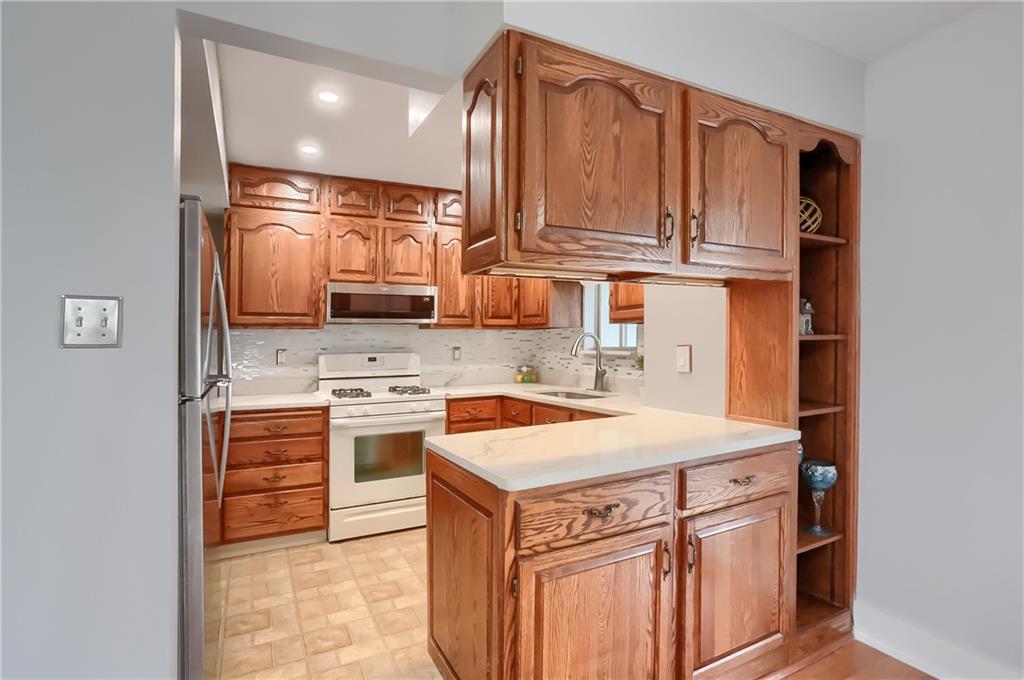 96 Ridgewood Avenue Pittsburgh, PA 15229 - Photo 15 of 41 Kitchen