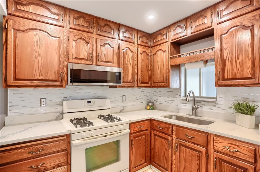 96 Ridgewood Avenue Pittsburgh, PA 15229 - Photo 16 of 41 Kitchen