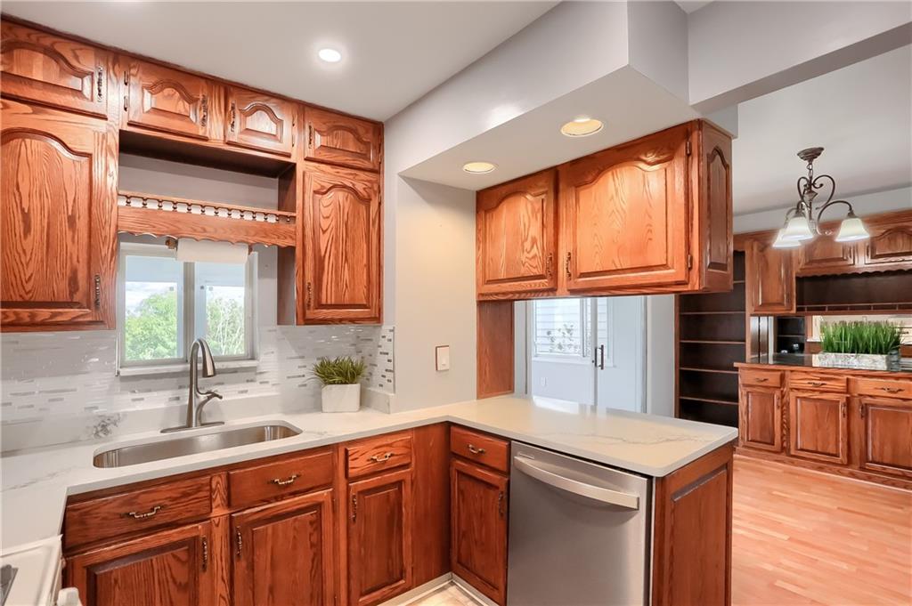 96 Ridgewood Avenue Pittsburgh, PA 15229 - Photo 17 of 41 Kitchen