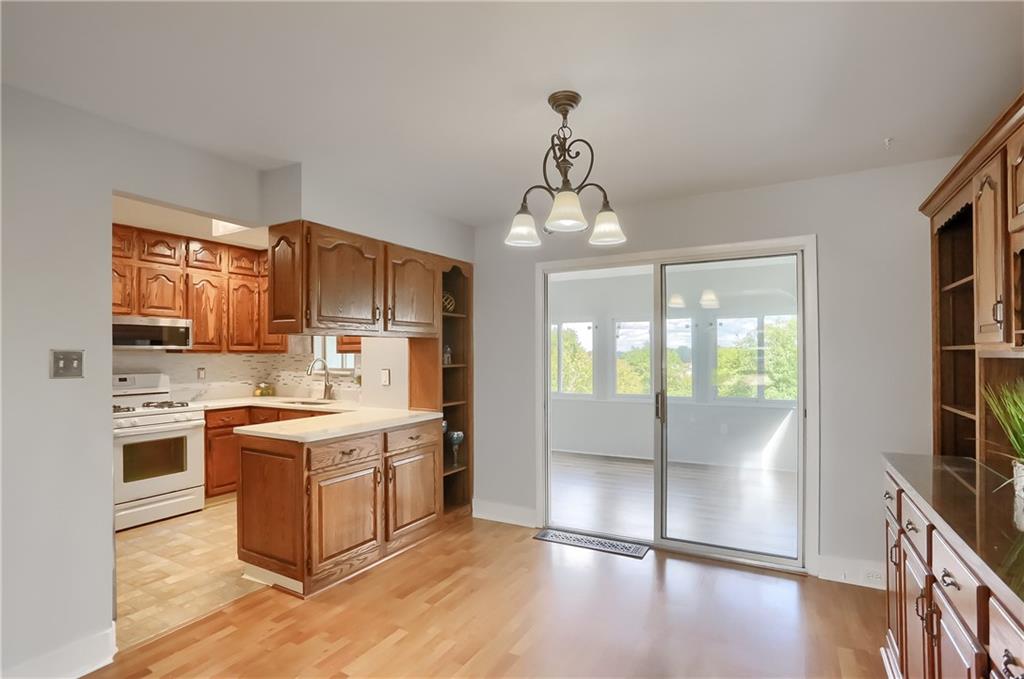 96 Ridgewood Avenue Pittsburgh, PA 15229 - Photo 10 of 41 Dining room